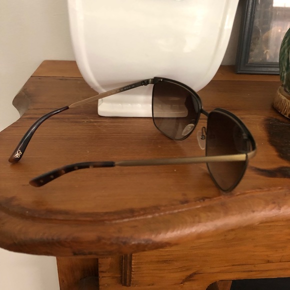 Bottega Veneta Sunglasses - Picture 6 of 6